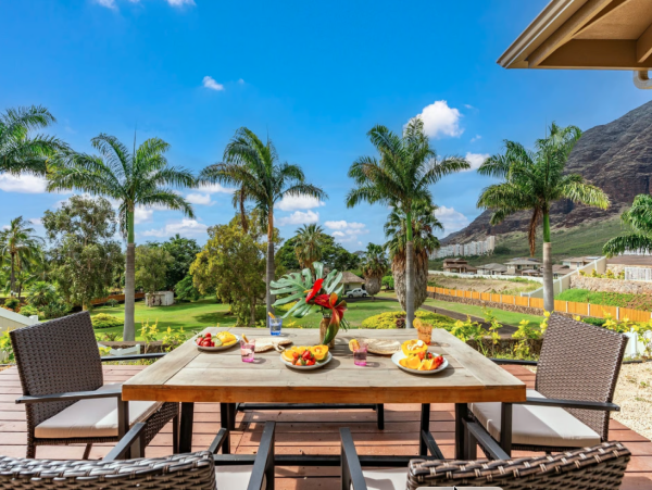 Your Dream Hawaiian Retreat Awaits in Makaha Valley - Luxury 4-Bedroom Home